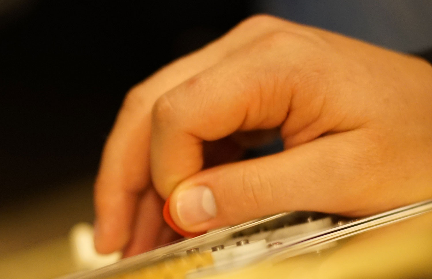 Muting guitar string with thumb finger