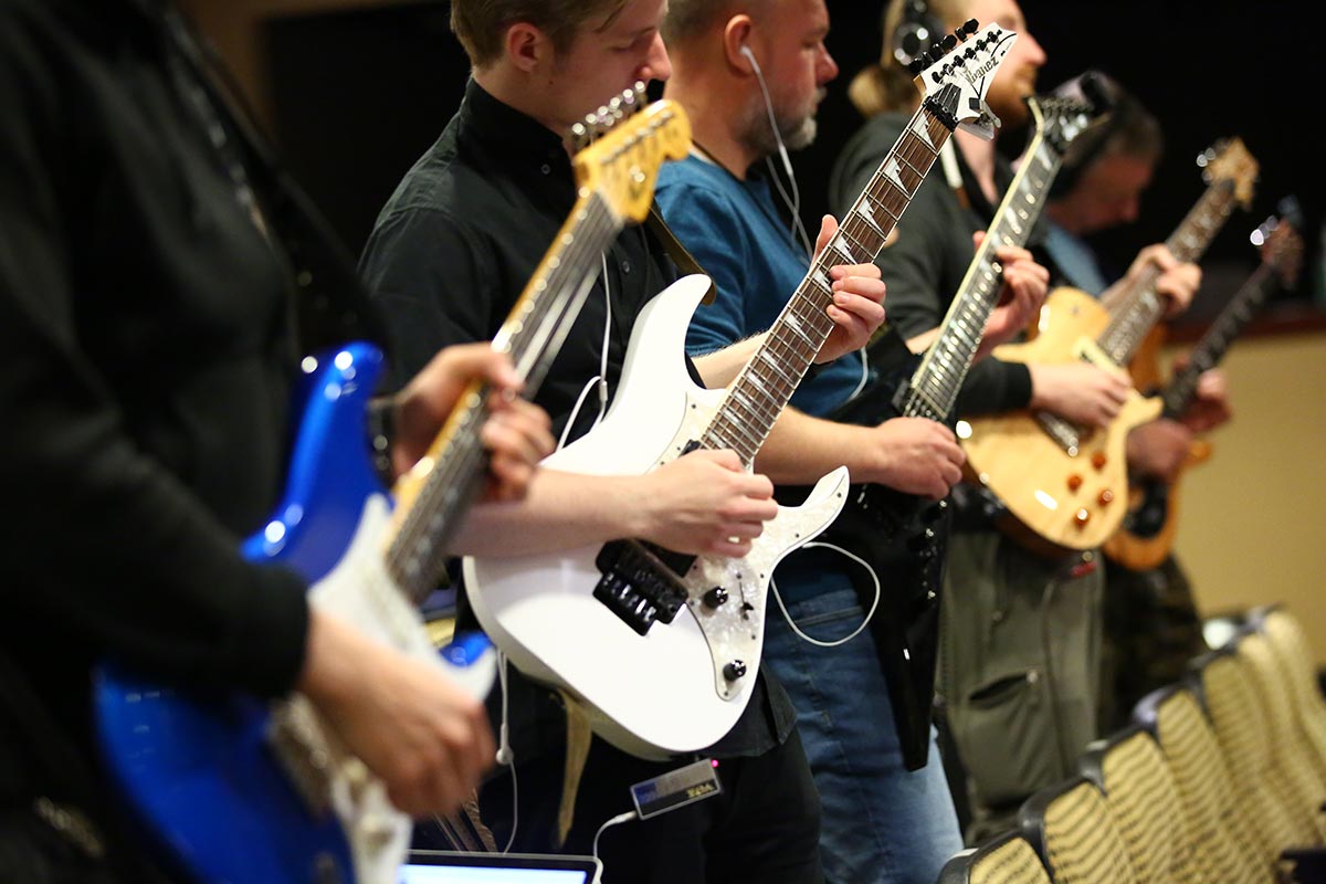 Never struggle to get guitar students